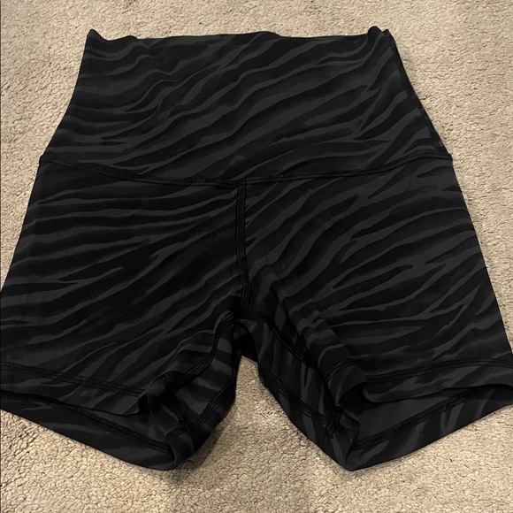Lululemon Black Zebra Women's High-Waisted Align 4” Shorts - Picture 1 of 2